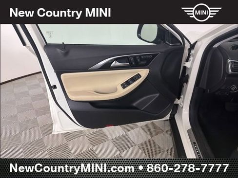 Used 2018 INFINITI QX30 Premium w/ Navigation Package image 12