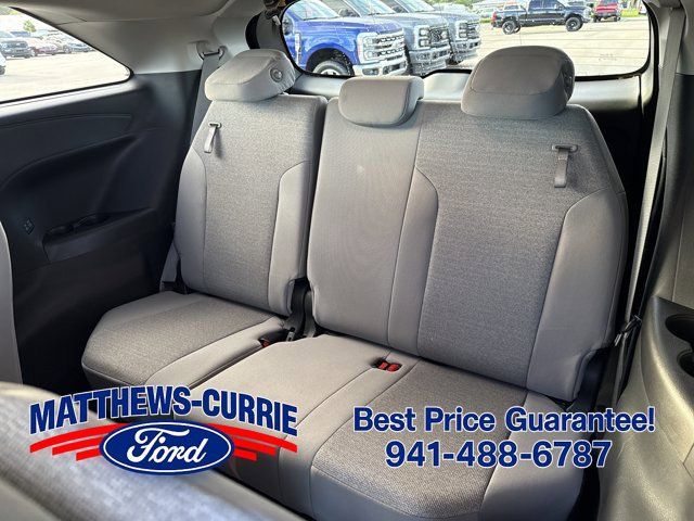 Used 2025 Toyota Sienna LE w/ LE Plus Package FWD image 12