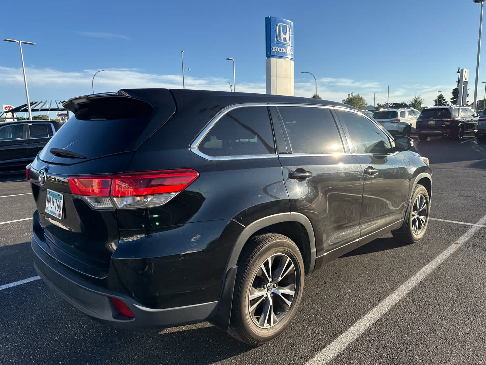 Used 2018 Toyota Highlander LE FWD image 6