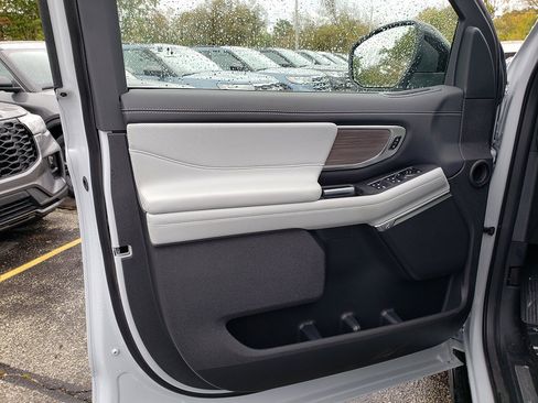 New 2025 Ford Expedition Max Platinum w/ Platinum Ultimate Package image 10