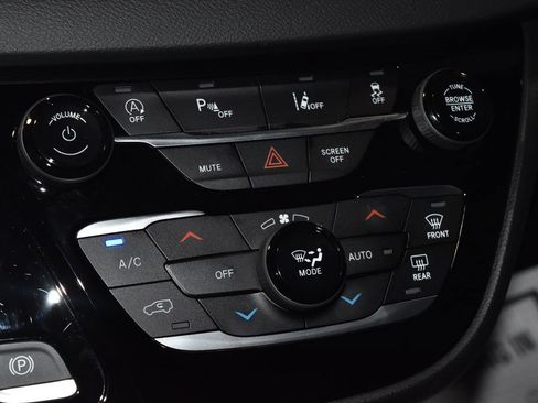 Used 2025 Chrysler Voyager LX FWD image 13