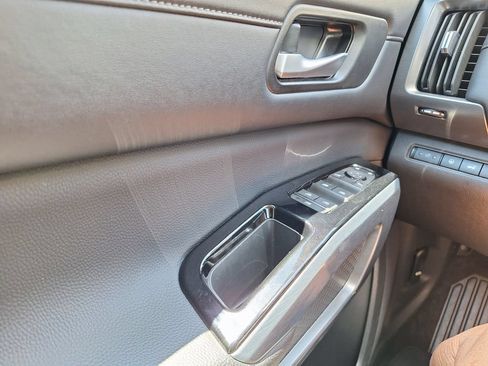 Used 2025 Nissan Pathfinder SL FWD image 20