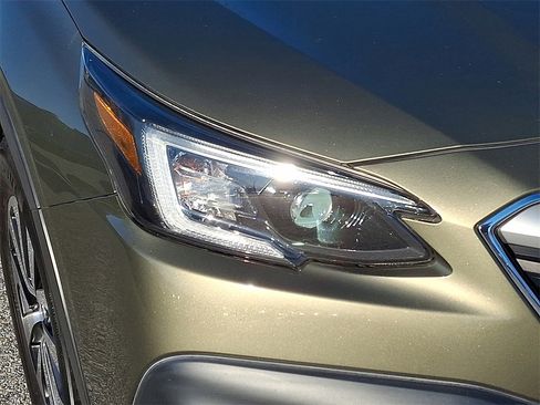 Used 2020 Subaru Outback Premium image 9