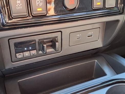 Used 2023 Nissan Titan PRO-4X image 19