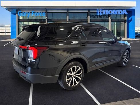 Used 2025 Ford Explorer ST-Line AWD/4WD image 2