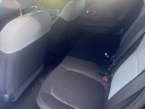 Used 2016 Kia Soul ! w/ Premium Package FWD image 13