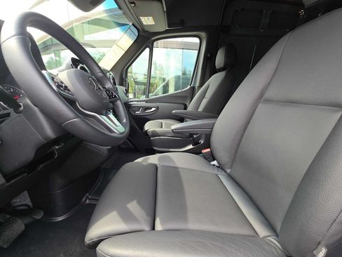 Used 2024 Mercedes-Benz Sprinter 2500 image 20