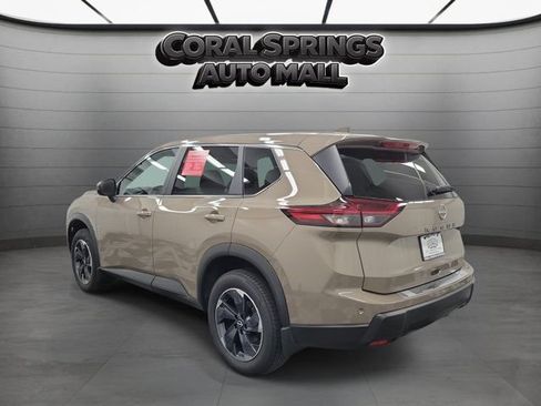 Certified 2025 Nissan Rogue SV FWD image 4
