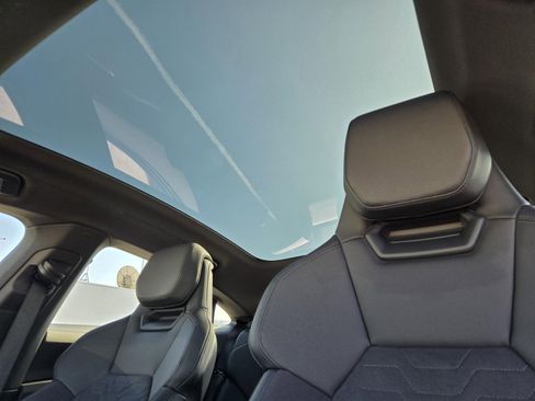 Used 2022 Audi e-tron GT Premium Plus image 22