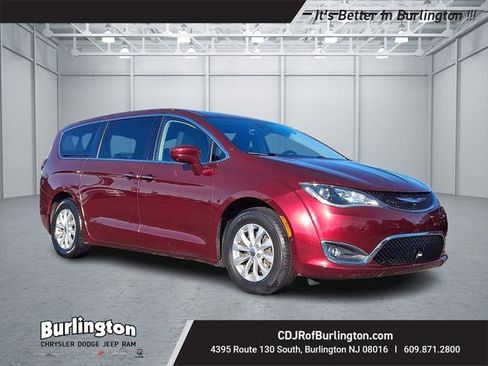 Certified 2019 Chrysler Pacifica Touring Plus w/ Advanced Safetytec Group image 1