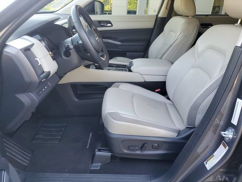 Certified 2023 Nissan Pathfinder SL FWD image 17