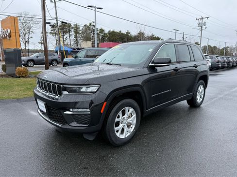 Used 2023 Jeep Grand Cherokee Limited image 3