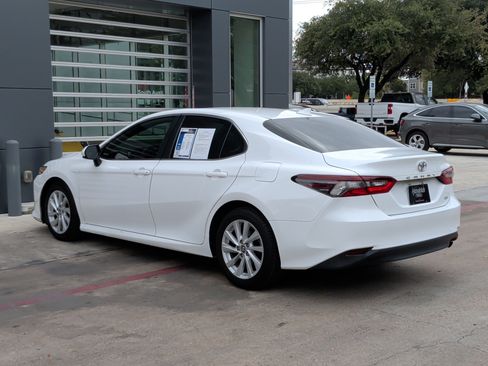 Used 2022 Toyota Camry LE image 8