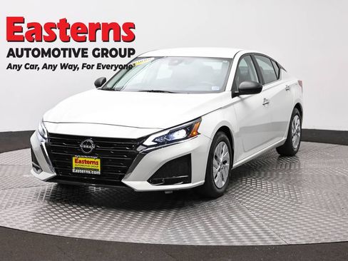 Used 2024 Nissan Altima 2.5 S FWD image 1