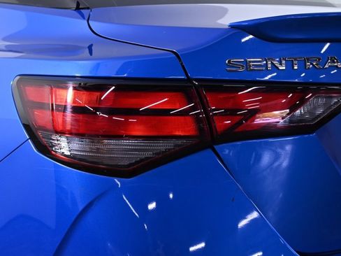 Certified 2022 Nissan Sentra SR FWD image 9