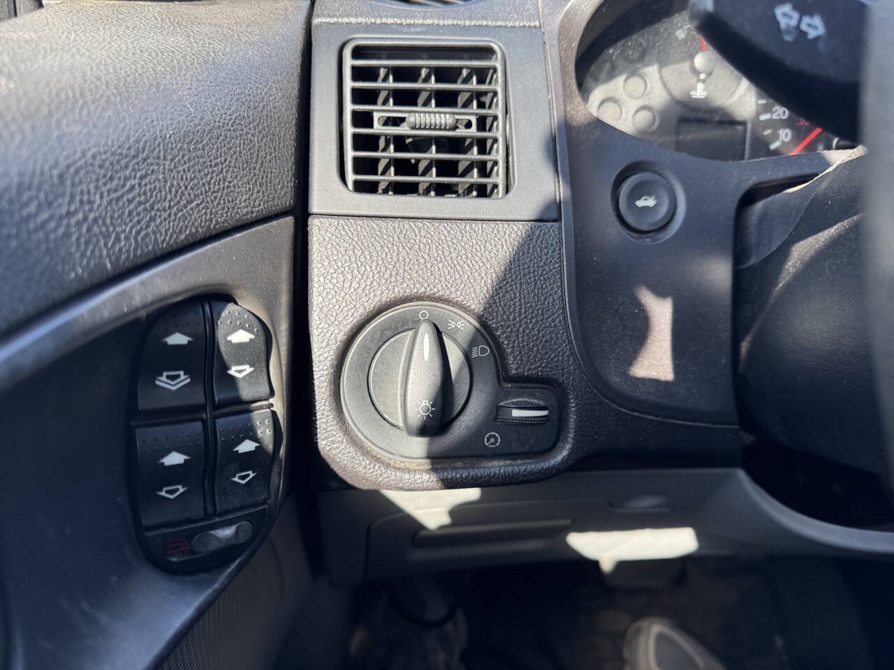 Used 2007 Ford Focus S FWD image 33