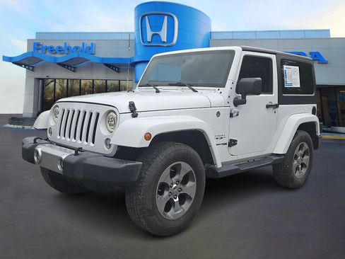 Used 2018 Jeep Wrangler Sahara w/ Connectivity Group AWD/4WD image 3