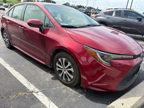 Used 2022 Toyota Corolla LE FWD image 3