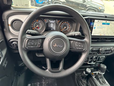 New 2025 Jeep Gladiator Sport image 16