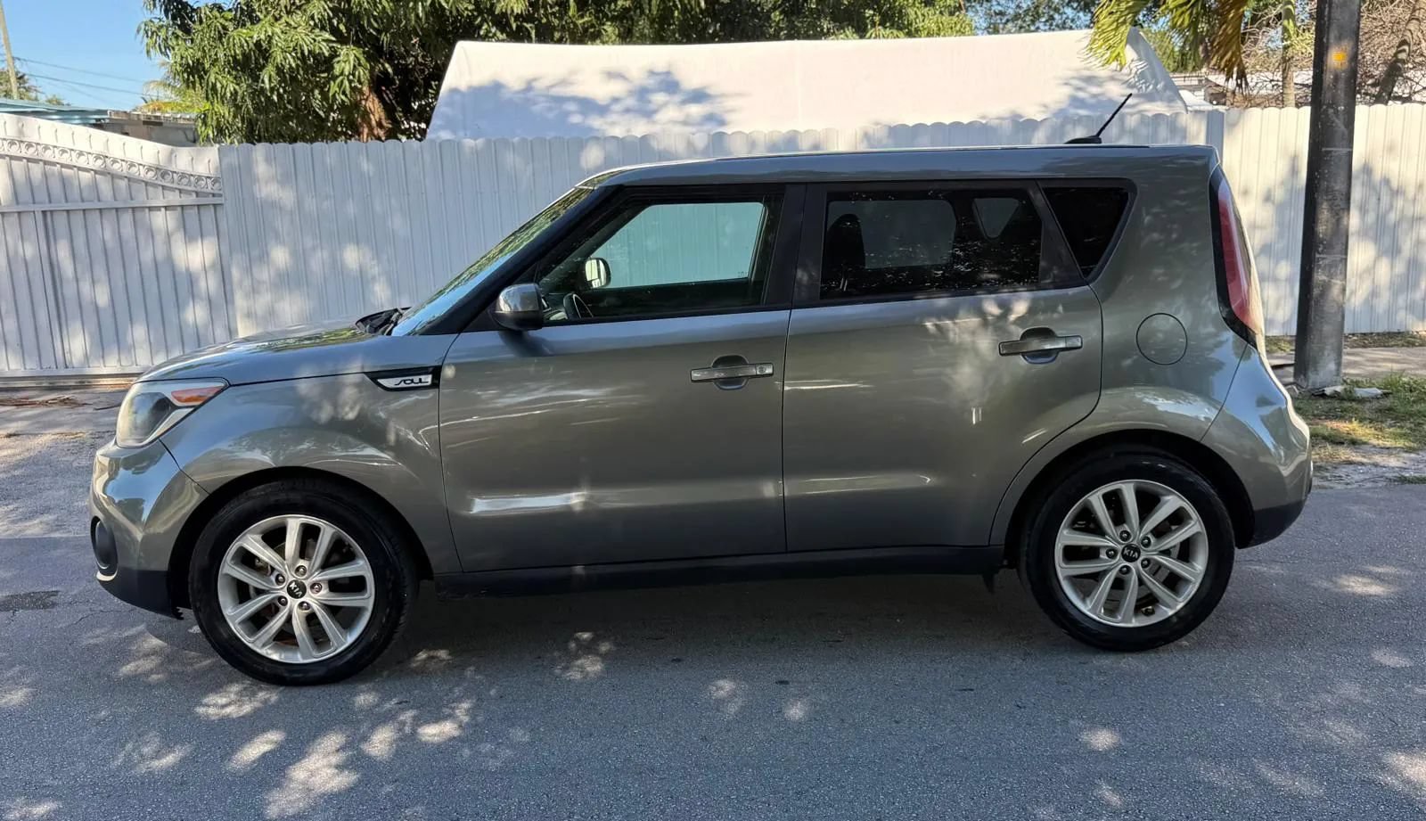 Used 2017 Kia Soul + FWD image 3