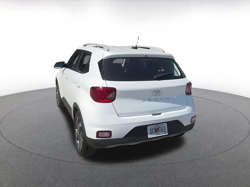 Used 2025 Hyundai Venue SEL FWD image 11