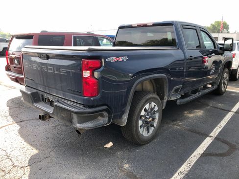 Used 2022 Chevrolet Silverado 2500 Custom w/ Custom Value Package AWD/4WD image 4