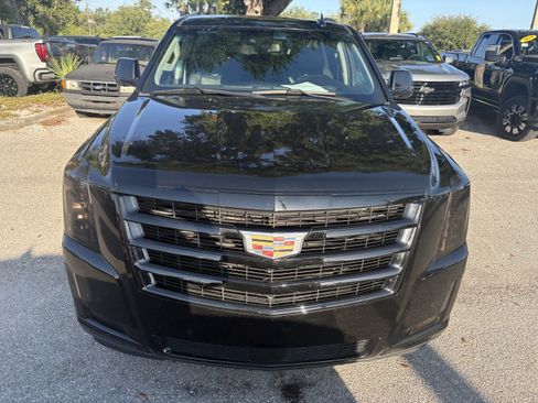 Used 2019 Cadillac Escalade ESV Premium Luxury AWD/4WD image 2
