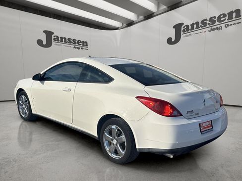Used 2008 Pontiac G6 GT w/ Premium Package FWD image 2