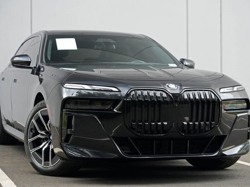 Used 2023 BMW 740i RWD image 2