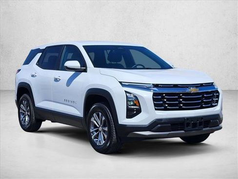 Used 2026 Chevrolet Equinox LT AWD/4WD image 3