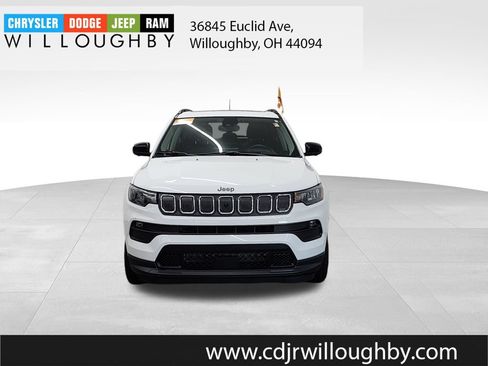 Certified 2022 Jeep Compass Latitude w/ Sun and Sound Group AWD/4WD image 2
