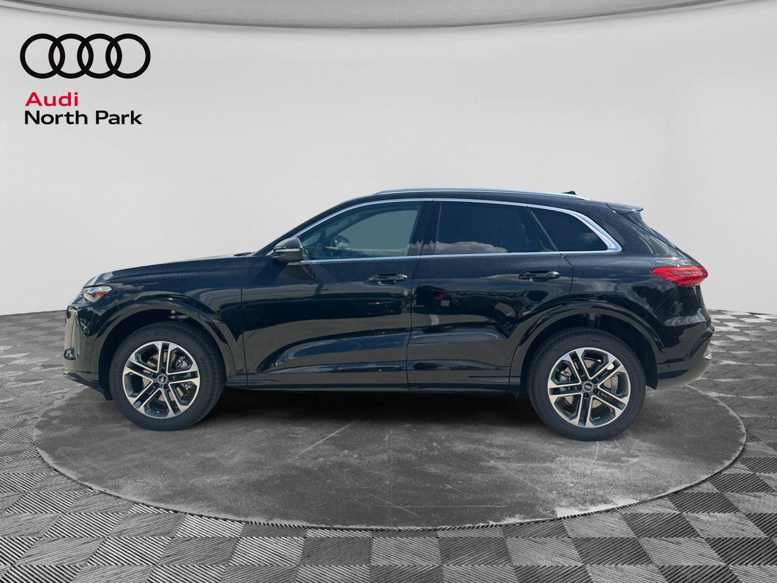 New 2026 Audi Q5 Premium Plus AWD/4WD image 2