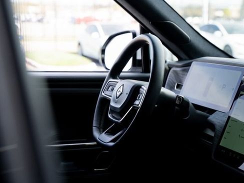 Used 2022 Rivian R1T Adventure image 34