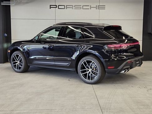 Used 2025 Porsche Macan image 3