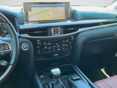 Used 2017 Lexus LX 570 4WD w/ Luxury Package image 8