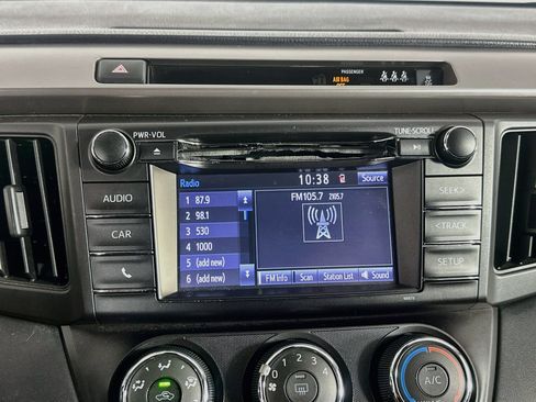 Used 2018 Toyota RAV4 LE FWD image 19