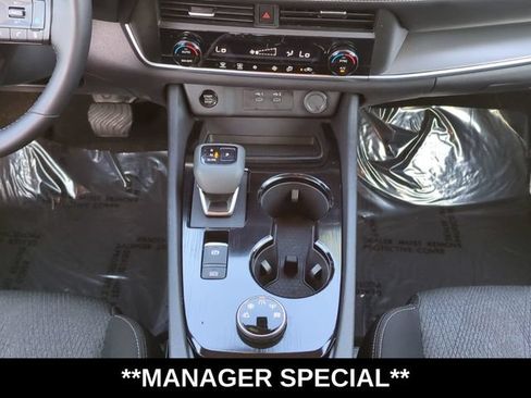 Used 2025 Nissan Rogue SV AWD/4WD image 18