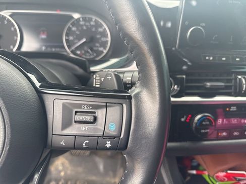 Certified 2022 Nissan Pathfinder SL w/ SL Premium Package FWD image 22