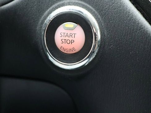 Used 2020 Nissan Pathfinder SV image 28