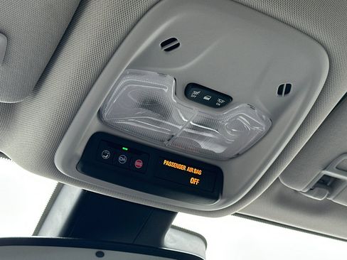 Used 2022 Chevrolet Bolt EUV LT w/ Convenience Package image 25