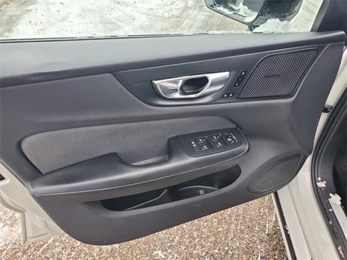 Used 2021 Volvo S60 T5 R-Design image 10