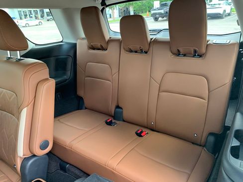 New 2026 Nissan Pathfinder Platinum FWD image 23