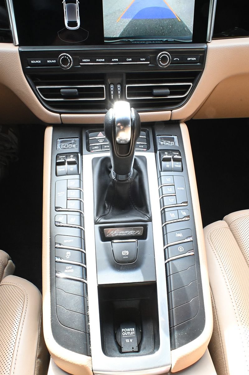 Used 2020 Porsche Macan AWD/4WD image 15
