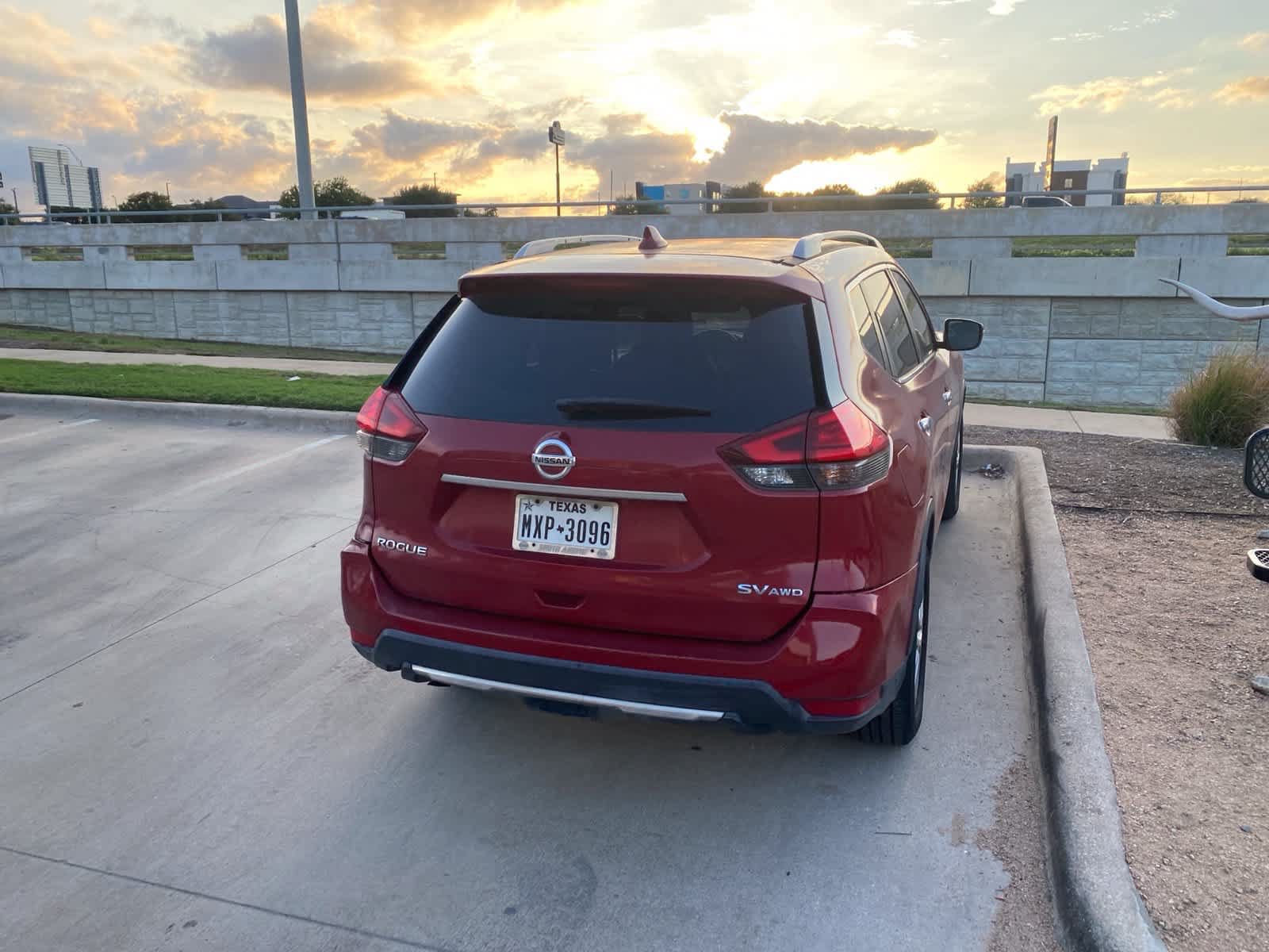 Used 2017 Nissan Rogue SV AWD/4WD image 7