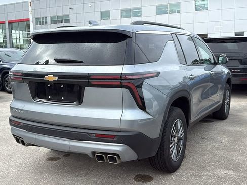 Used 2026 Chevrolet Traverse LT image 3