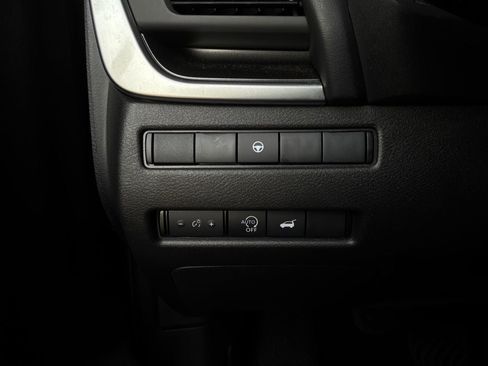 Used 2025 Nissan Rogue SV FWD image 22