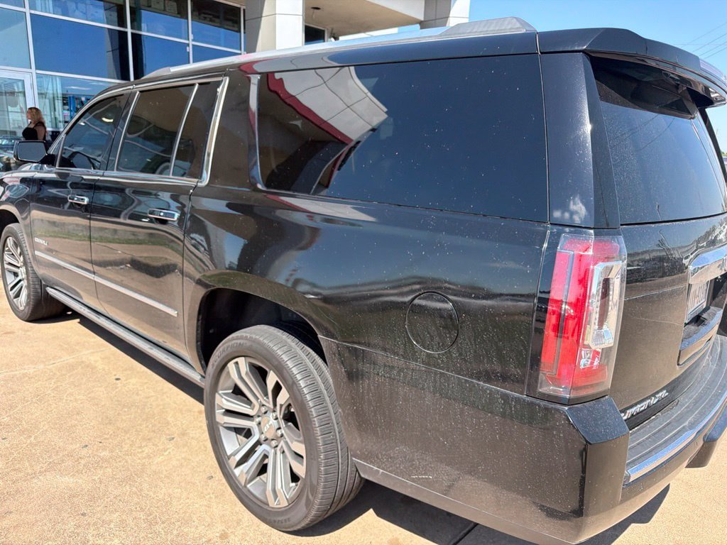 Used 2020 GMC Yukon XL Denali w/ Denali Ultimate Package RWD image 2