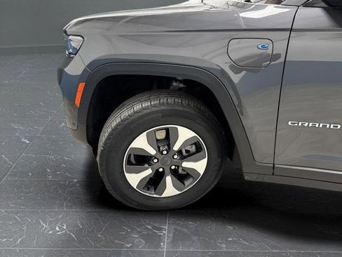 Used 2023 Jeep Grand Cherokee 4WD 4xe w/ Luxury Tech Group II image 40