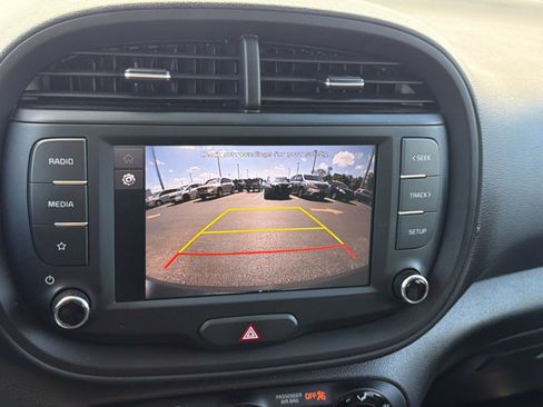 Used 2025 Kia Soul LX w/ LX Technology Package FWD image 26
