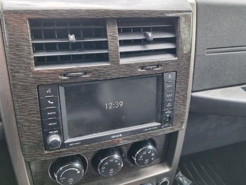 Used 2012 Jeep Liberty Limited Jet w/ Comfort/Convenience Group image 3